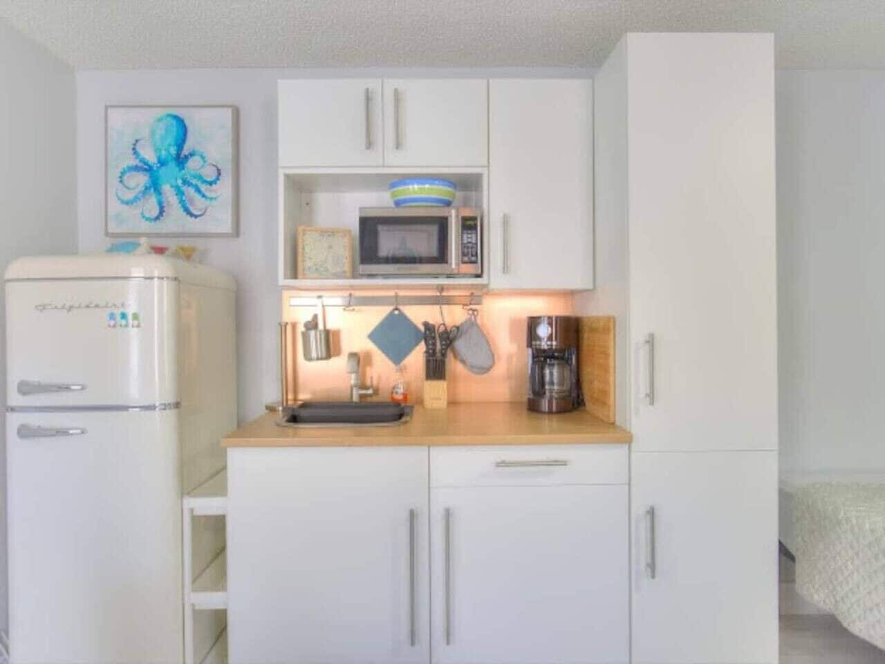 Fridge, microwave, coffee/tea maker, toaster