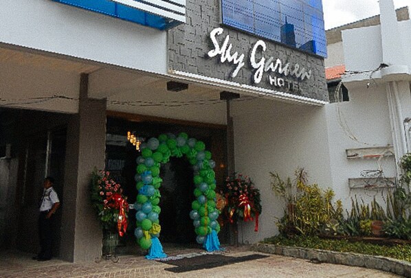 A hotel entrance with a sign reading "Sky Garden Hotel." - Sky Garden Hotel By Reddoorz (Roxas City)