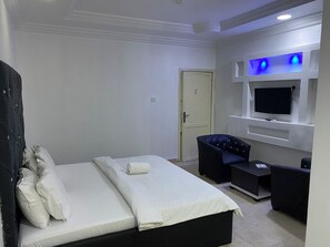 Deluxe Room | 1 bedroom, desk, laptop workspace, free WiFi - Chrisolik Hotel (Port Harcourt)