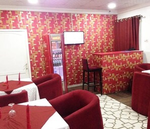 Bar (on property) - Chrisolik Hotel (Port Harcourt)