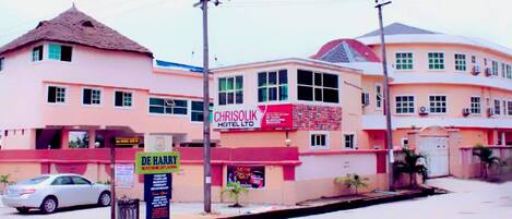 Fachada de la propiedad