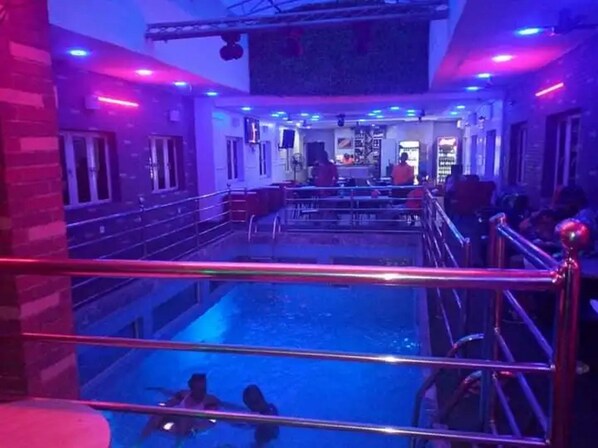 Outdoor pool - Chrisolik Hotel (Port Harcourt)