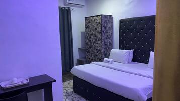 Executive-Suite | 1 Schlafzimmer, Schreibtisch, laptopgeeigneter Arbeitsplatz