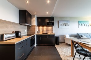 Réfrigérateur, micro-ondes, four, lave-vaisselle