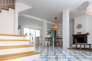 Interior entrance - Solaga - Chuita (Málaga)