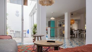 50-inch LCD TV with cable channels, fireplace