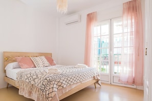 4 bedrooms, down comforters, individually decorated - Solaga - Chuita (Málaga)