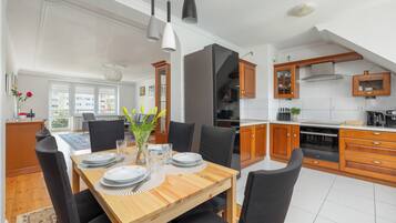 Apartment, 2 Bedrooms, Balcony | Private kitchen | Fridge, microwave, oven, stovetop