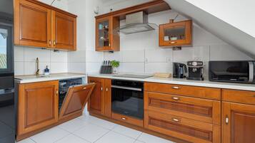 Apartment, 2 Bedrooms, Balcony | Private kitchen | Fridge, microwave, oven, stovetop