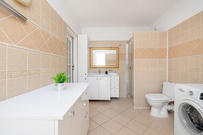 Bathroom - Family Apartment by Renters (Kolobrzeg)