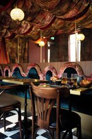 Desayuno continental diario (EUR 20 por persona)