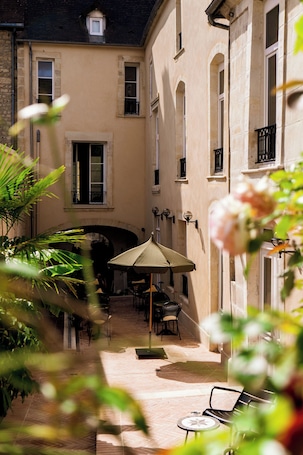 The Particular | Terrace/patio. Hôtel La Particulière