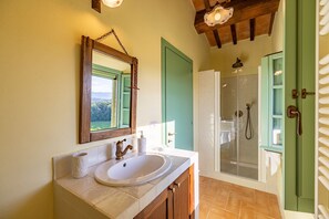 Shower, hair dryer - Farmer's Room - Double bedroom breakfast included (Chiusi)