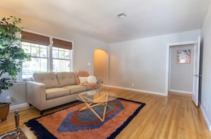 TV, fireplace, offices - Chic Boho Bungalow in Land Park! (Sacramento)