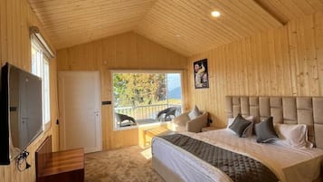 Casa de campo Deluxe, vistas al complejo turístico | 1 dormitorio, escritorio, espacio para trabajar con un portátil