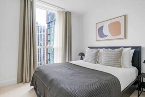 2 bedrooms, iron/ironing board, WiFi - ShyTower - 2 Bedroom APT (London)