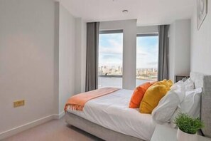 2 chambres, fer et planche à repasser, Wi-Fi, draps fournis
