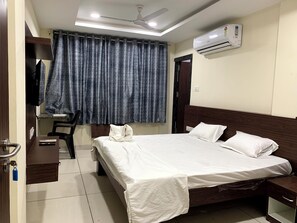 Deluxe Room | Desk, free WiFi - Shree Vrinda Homes (Indore)