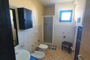 Een douche, een haardroger, een bidet