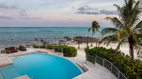 Pool. Pease Bay House Cayman Islands