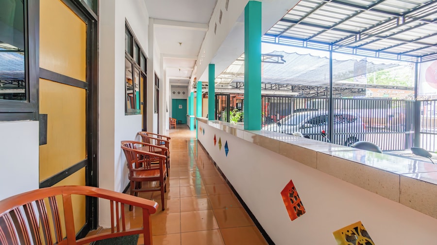 Hotel O Central Madiun Near Stasiun Kota Madiun