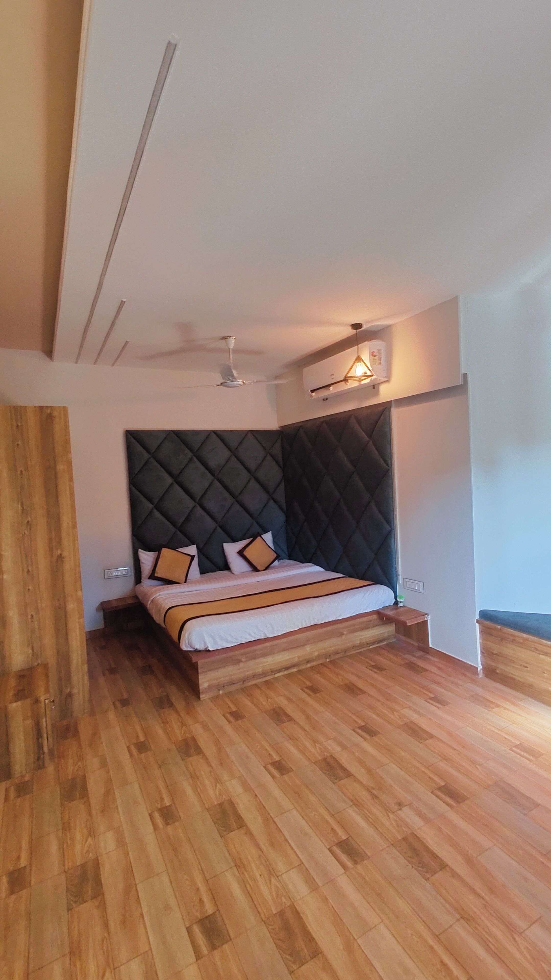 3 slaapkamers, een strijkplank/strijkijzer, wifi, beddengoed