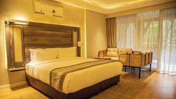 Standard Studio Suite, Balcony, Garden View | In-room safe, free WiFi