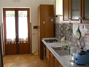 Oven, stovetop - Bilocale Arredato (Sant'Agnello)