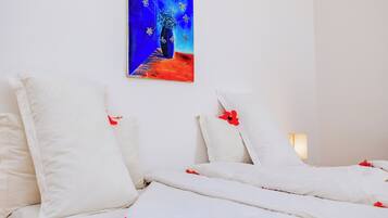 Apartemen Deluks | 1 kamar tidur, brankas, dan dilengkapi dengan perabotan berbeda-beda