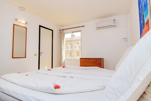 Apartamento estándar, vistas al jardín | 1 dormitorio, caja fuerte, mobiliario individual y cunas gratuitas