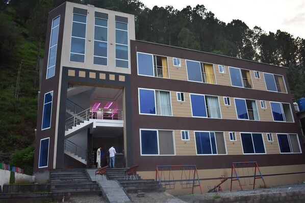 Exterior - Rosevale Hotel Balakot (Balakot)