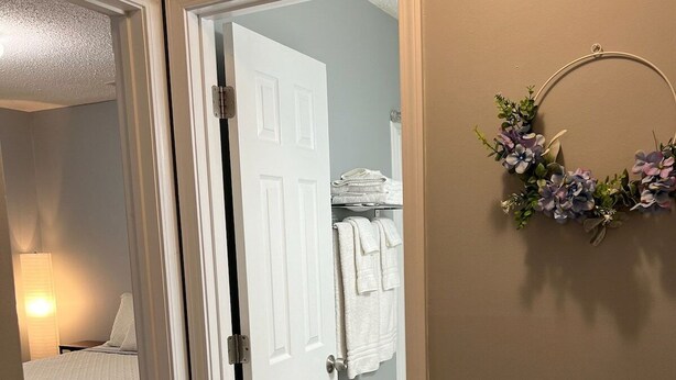 Unclassified image, 1 of 31, button - NEW - Minimalistic Farmhouse! (Jacksonville)