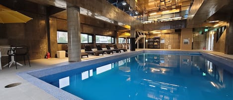 Una piscina techada
