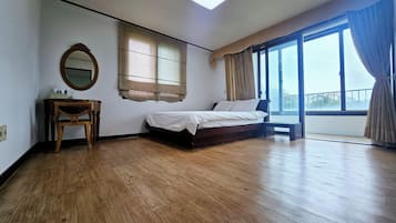 Suite, 1 Bedroom, Non Smoking, Microwave | 1 bedroom, free WiFi