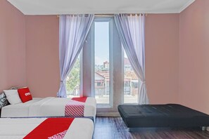 Suite familiar | Escriptori, wifi gratuïta i roba de llit