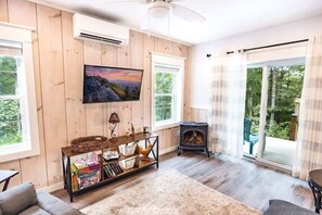 TV - Knollwood Barndominium (Mineral Bluff)