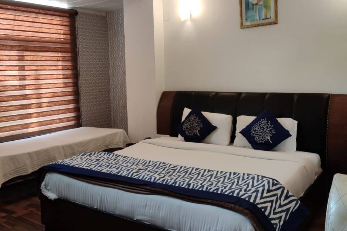 Deluxe Double Room, City View | Soundproofing, free WiFi, bed sheets