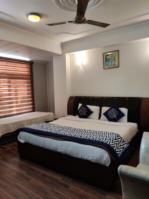 Soundproofing, free WiFi, bed sheets - Goroomgo Shivani International Dharamshala (Dharamshala)