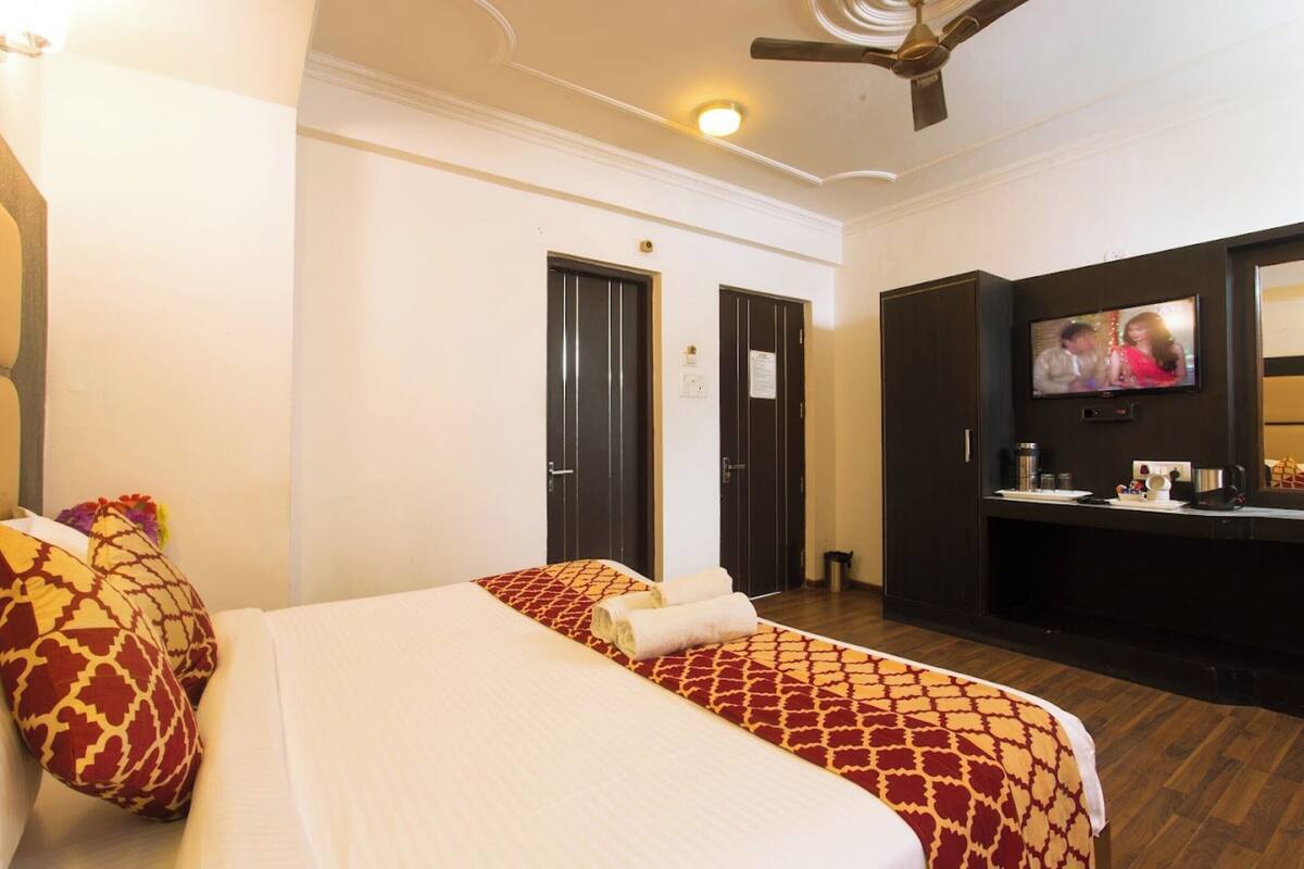 Premium Double Room | Soundproofing, free WiFi, bed sheets