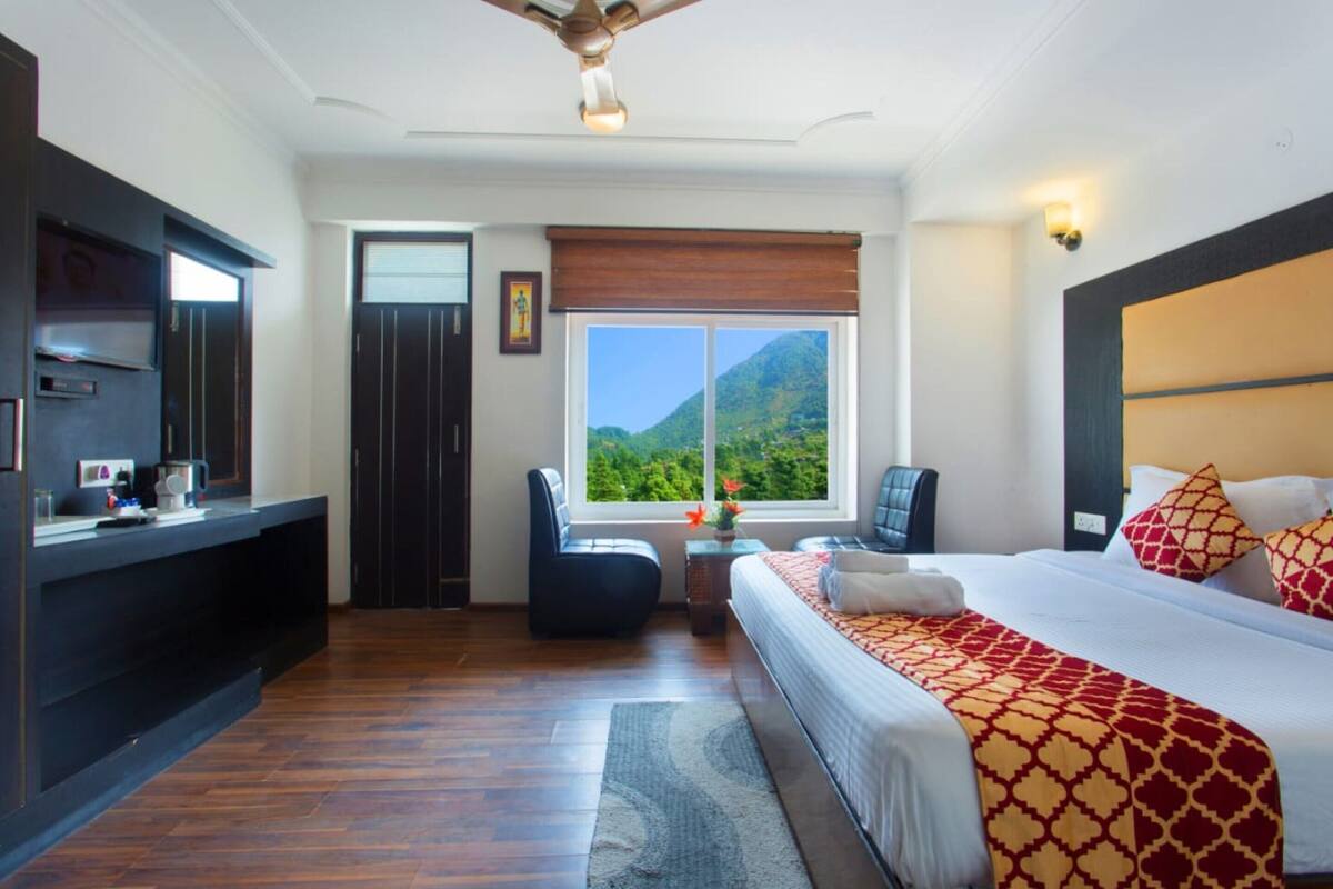 Deluxe Double Room, Multiple Bedrooms, City View | Soundproofing, free WiFi, bed sheets