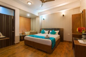 Premium Double Room | Soundproofing, free WiFi, bed sheets - Goroomgo Shivani International Dharamshala (Dharamshala)