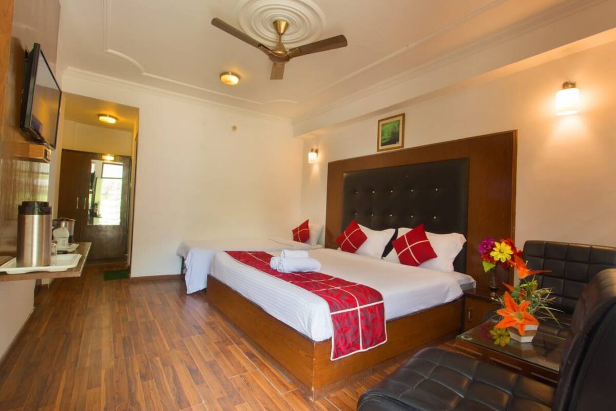 Exclusive Triple Room | Soundproofing, free WiFi, bed sheets