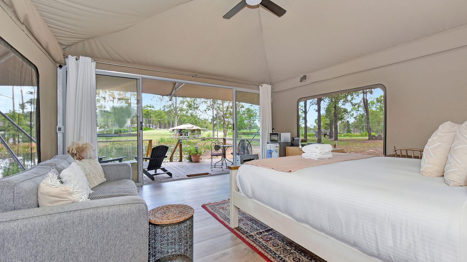 3 bedrooms, bed sheets