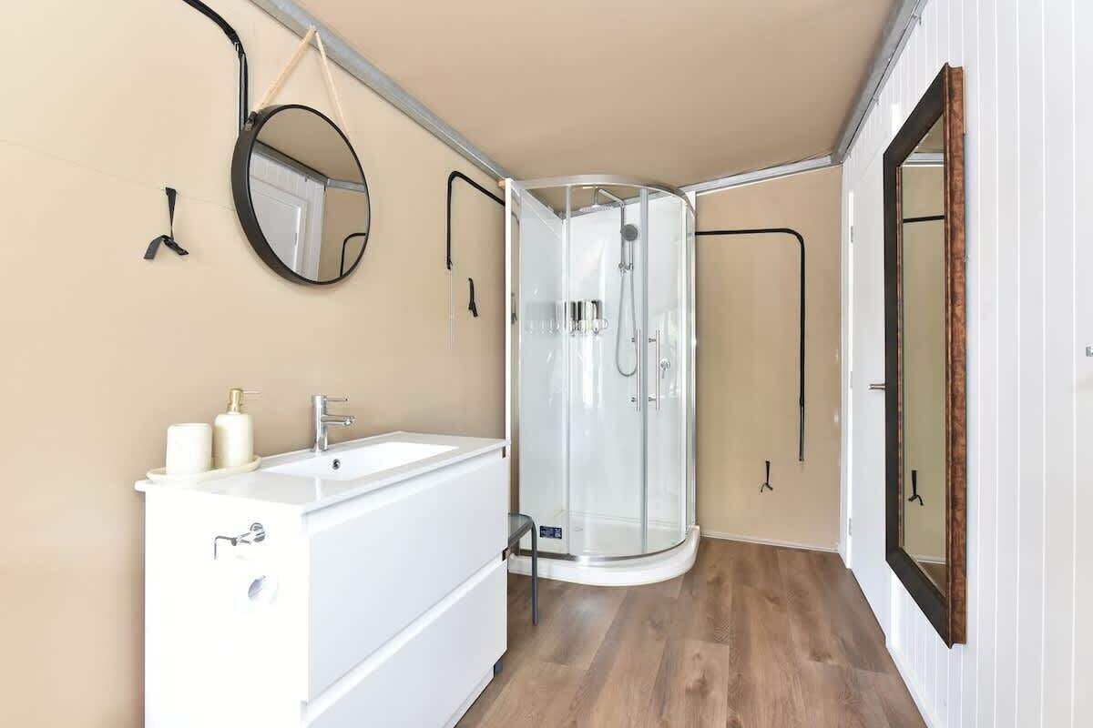 Shower, hair dryer, shampoo