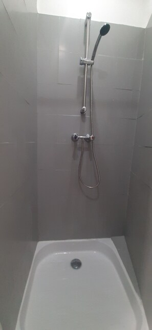 タオル、石鹸、シャンプー、トイレットペーパー