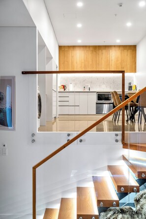 Interior - Loft Retreat (Auckland)