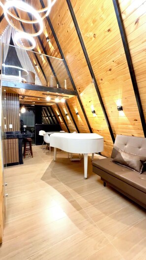 Interior - Chalé Aerosuiço (São Pedro)