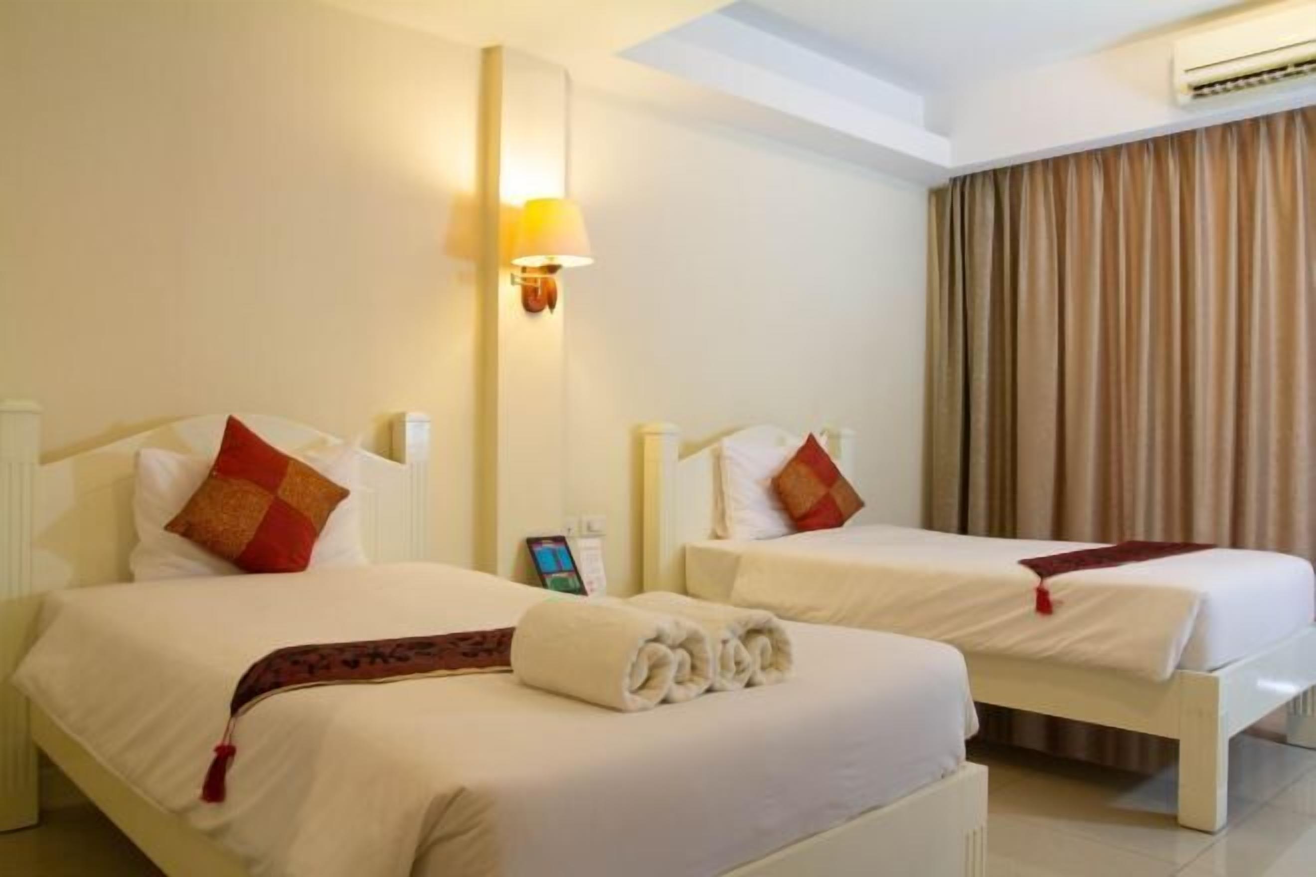 Skrivebord, blendingsgardiner, lydisolert og wi-fi (inkludert)