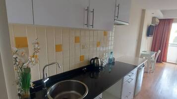 Habitación Deluxe doble, no fumadores, microondas | Escritorio, cortinas opacas, sistema de insonorización y wifi gratis