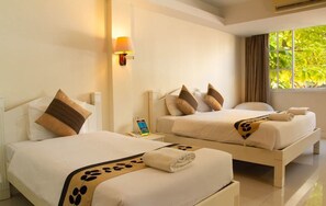 Een bureau, verduisterende gordijnen, geluiddichte muren, gratis wifi